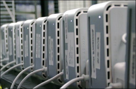 近400台苹果电脑Mac Mini组成的服务器机房