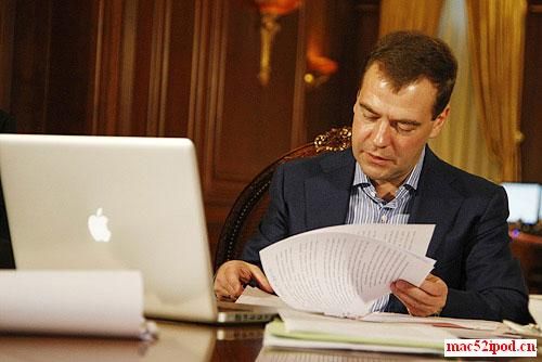 俄罗斯总统梅德韦杰夫的笔记本电脑：苹果Macbook Pro