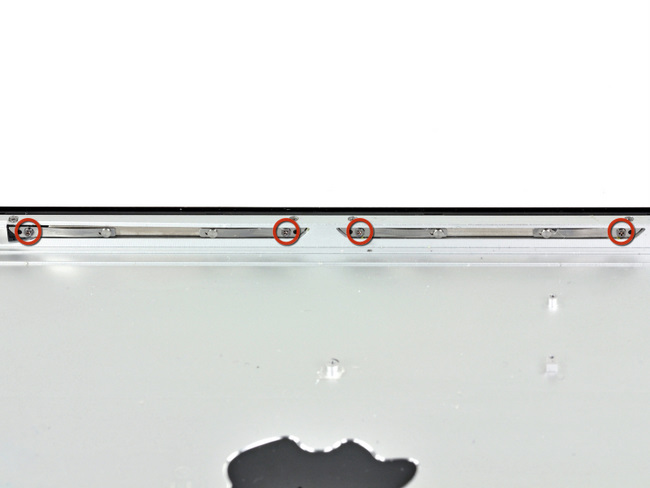 苹果 iPad 2 机身左侧的磁铁