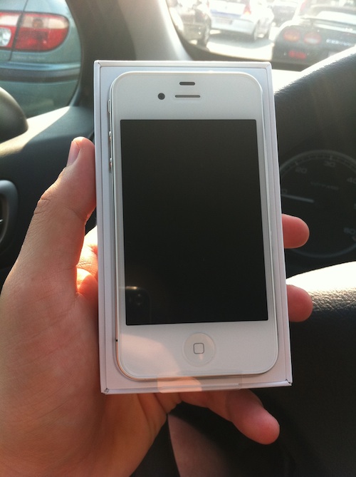 白色苹果 iPhone 4 正面照片