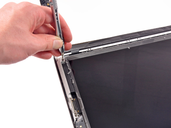 第三代苹果 iPad 的液晶面板固定螺丝