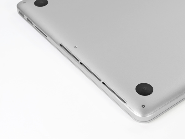 2012 款 Retina 屏苹果 MacBook Pro 笔记本底部散热孔
