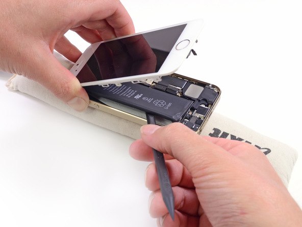 苹果 iPhone 5s 拆机组图